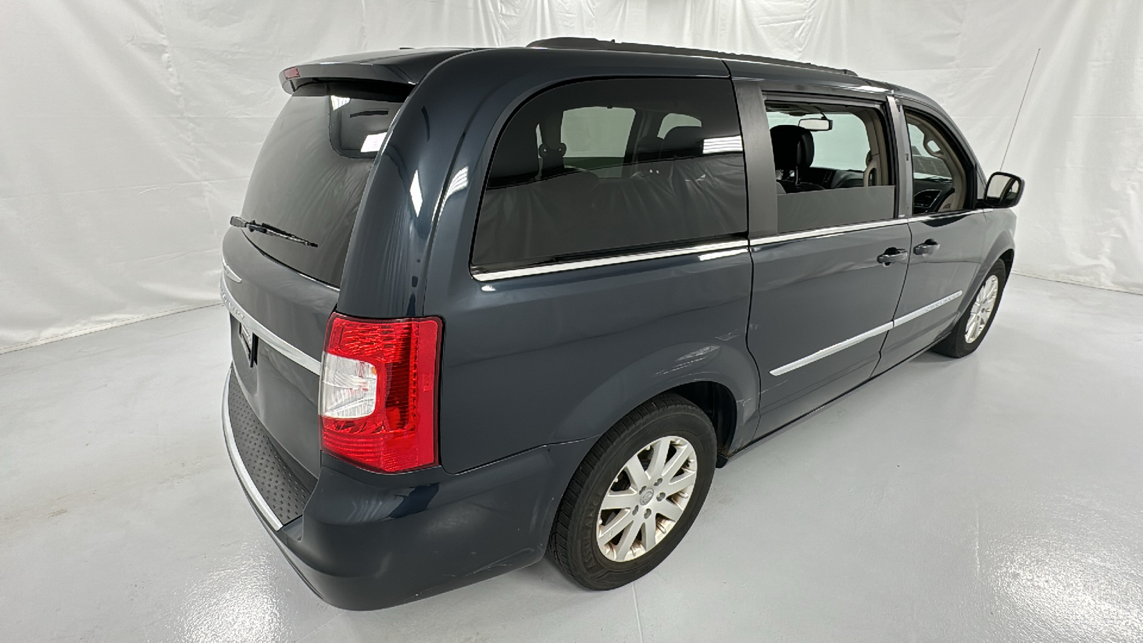 2013 Chrysler Town & Country Touring 3