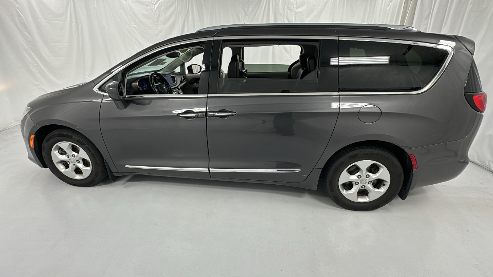 2017 Chrysler Pacifica Touring L Plus 6