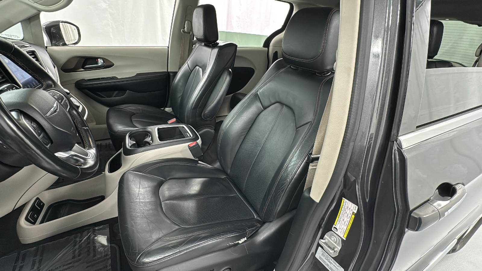 2017 Chrysler Pacifica Touring L Plus 10