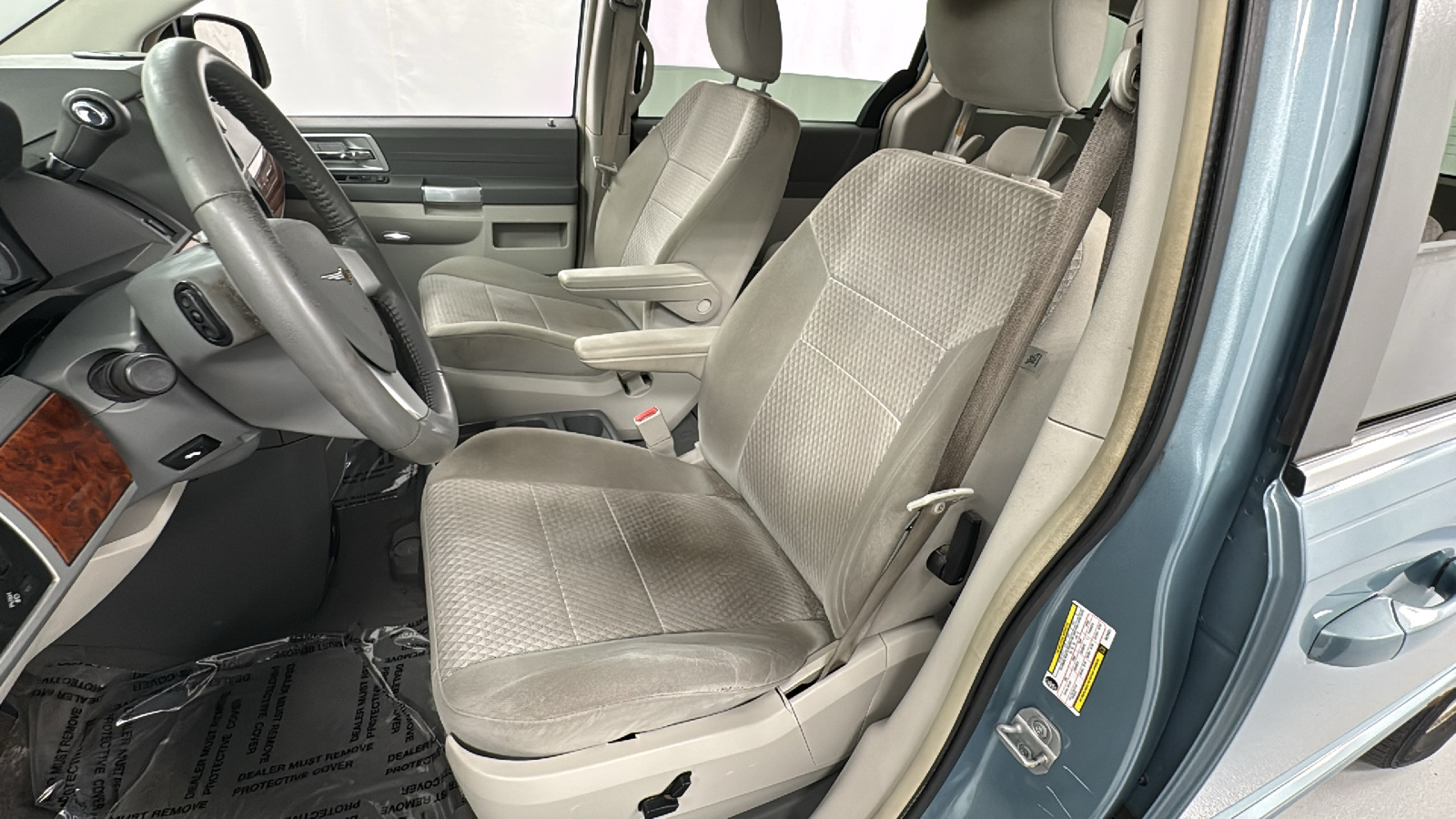 2008 Chrysler Town & Country Touring 10