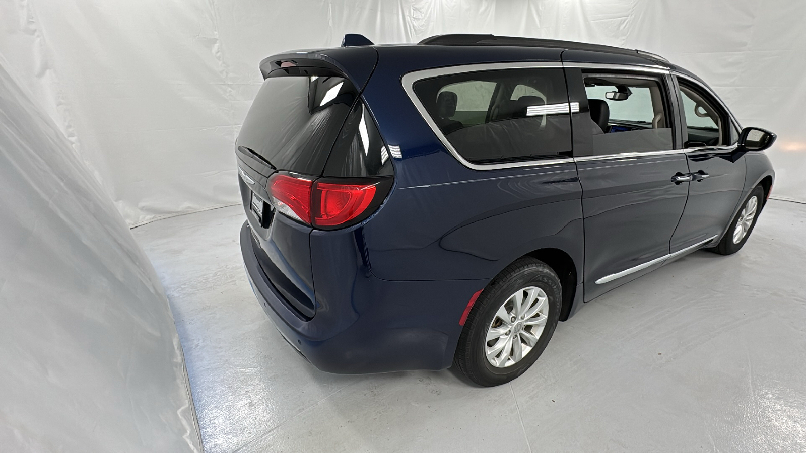 2017 Chrysler Pacifica Touring L 3