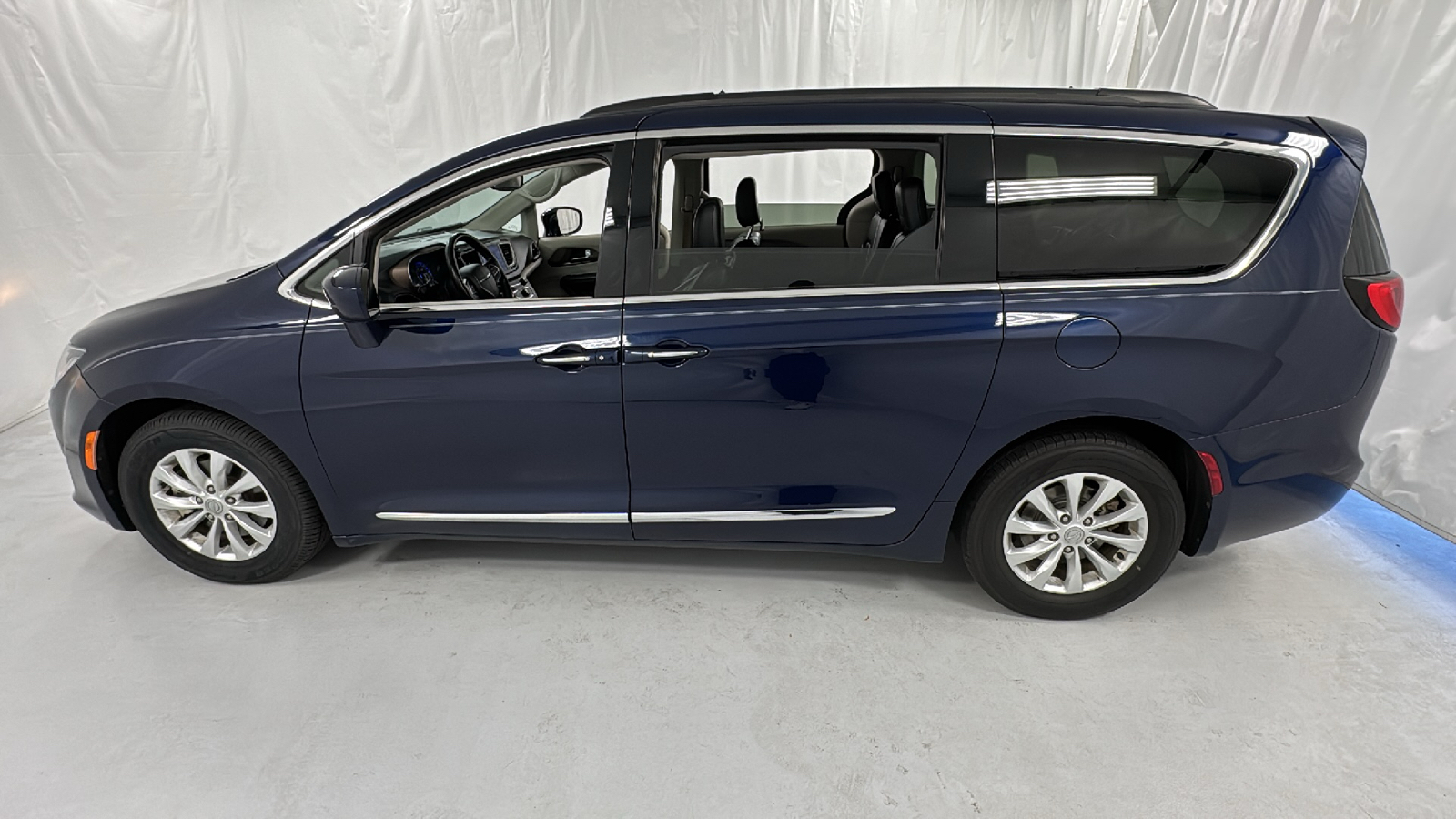 2017 Chrysler Pacifica Touring L 6