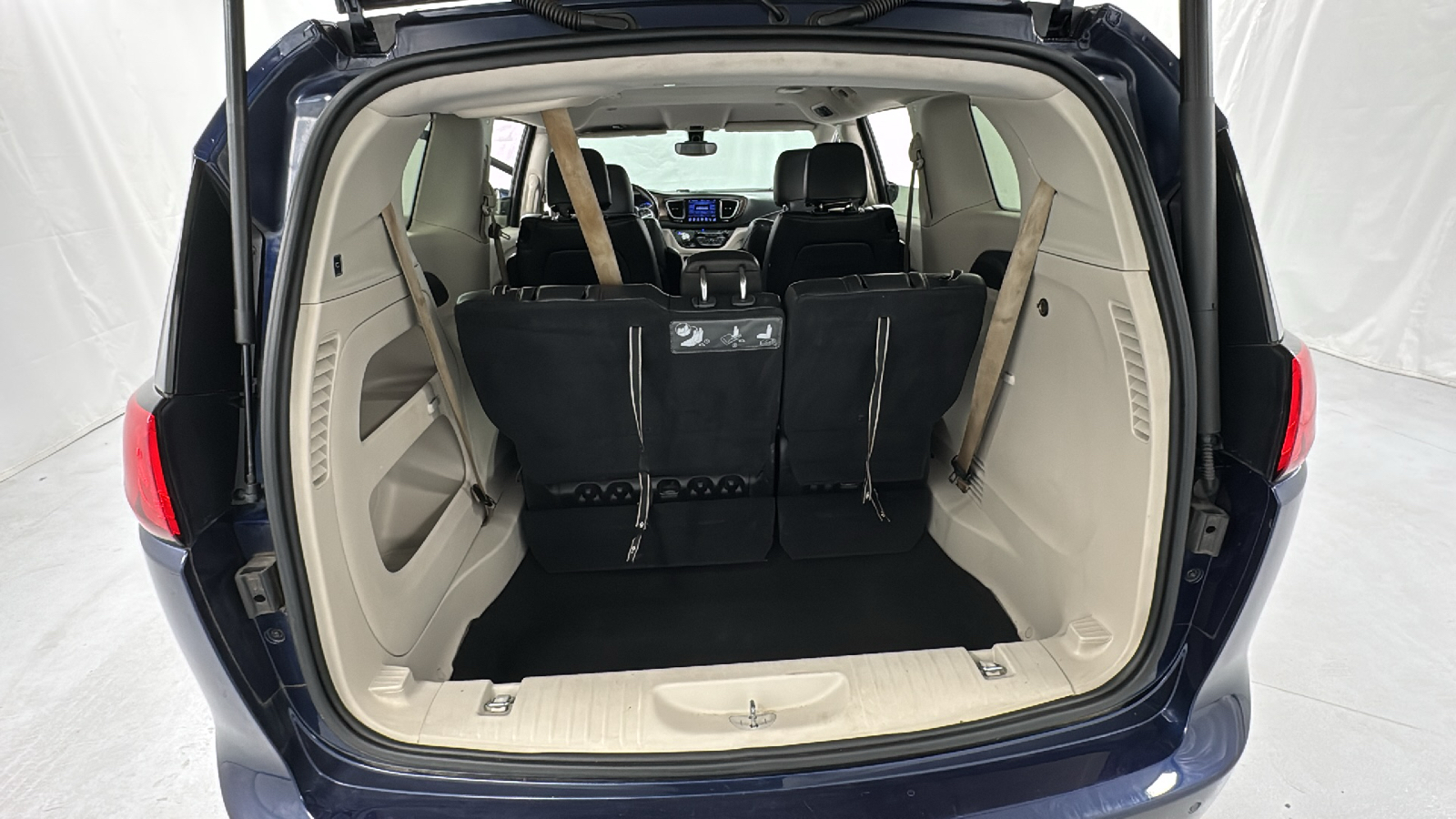 2017 Chrysler Pacifica Touring L 17