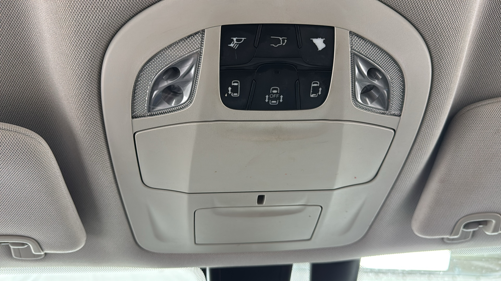 2017 Chrysler Pacifica Touring L 34