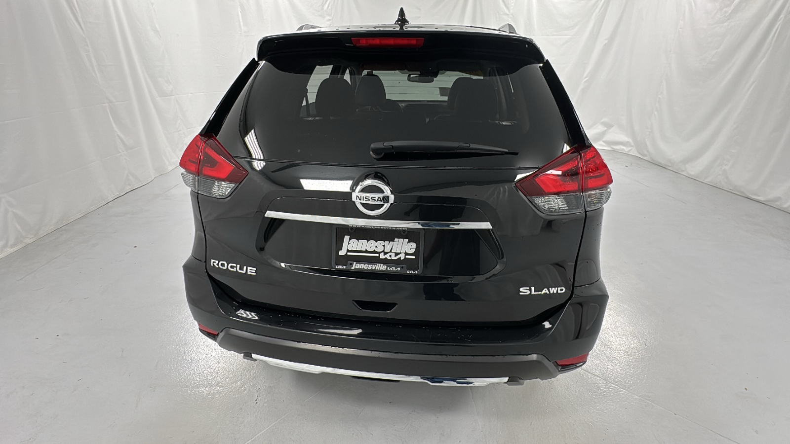 2017 Nissan Rogue SV 4