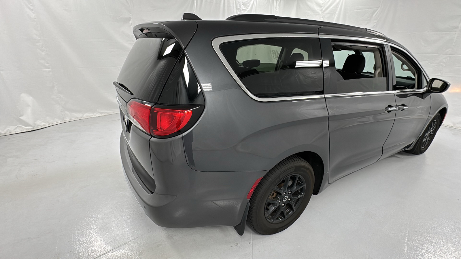 2020 Chrysler Pacifica Touring 3