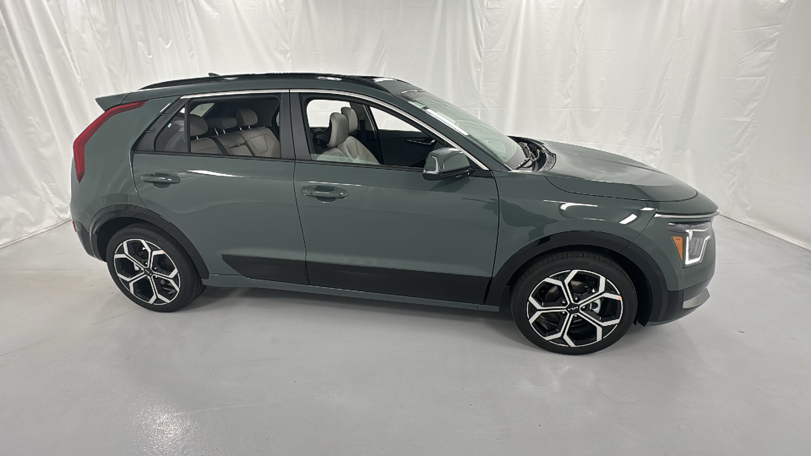 2025 Kia Niro EX Touring 2