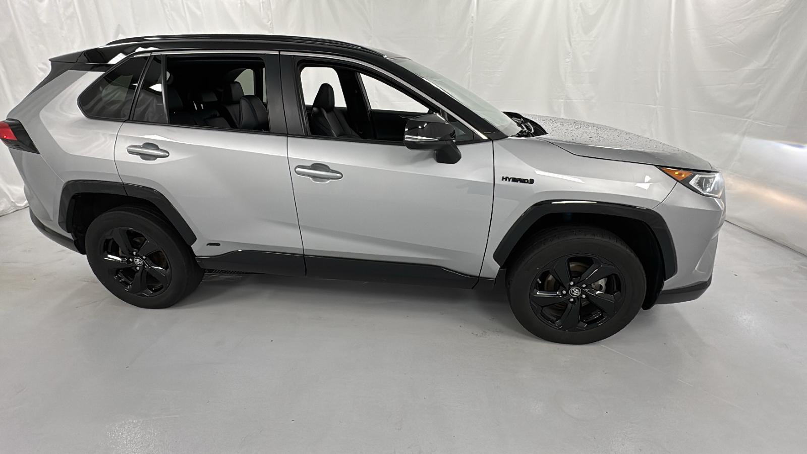 2019 Toyota RAV4 Hybrid XSE 2