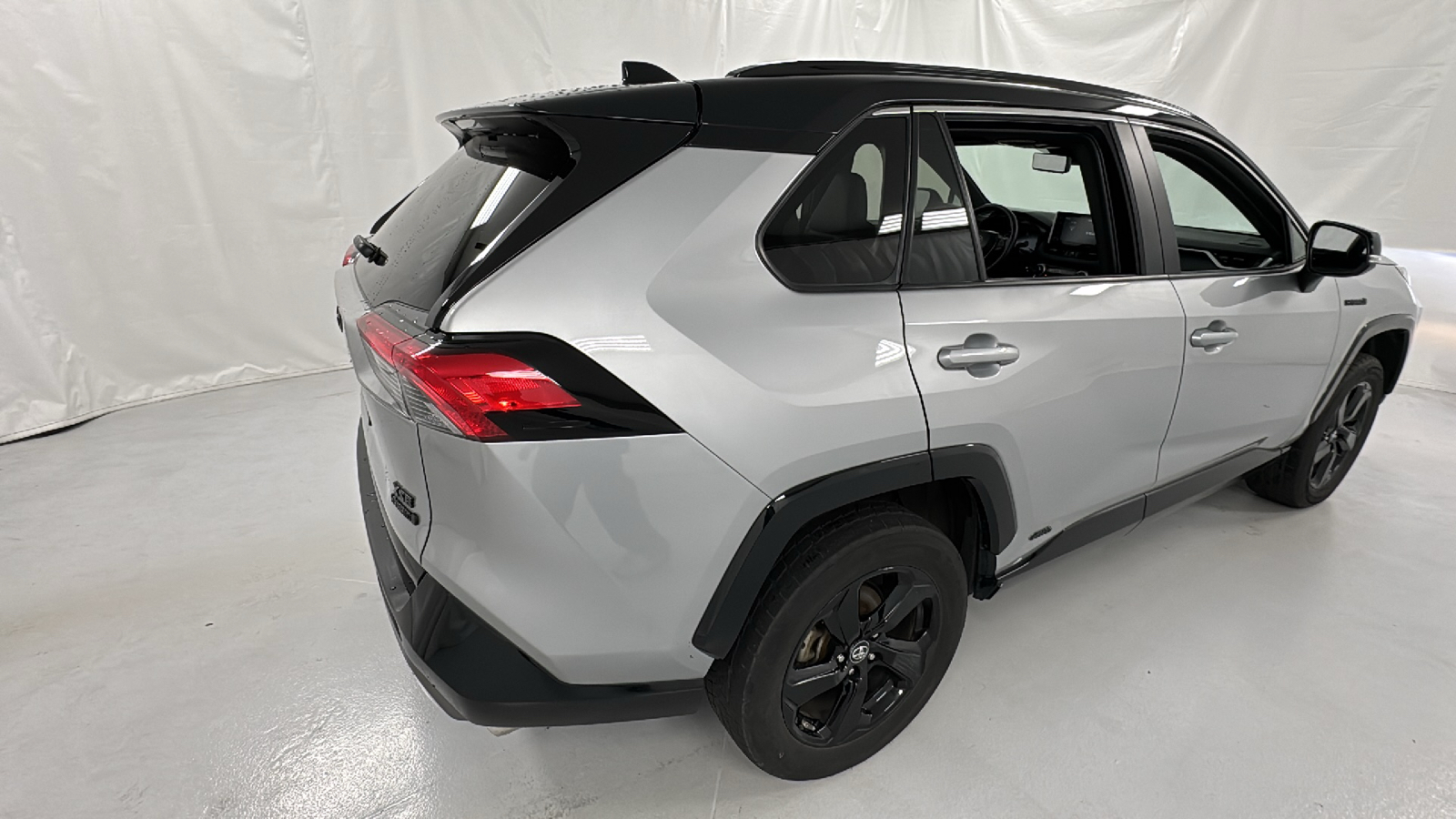 2019 Toyota RAV4 Hybrid XSE 3