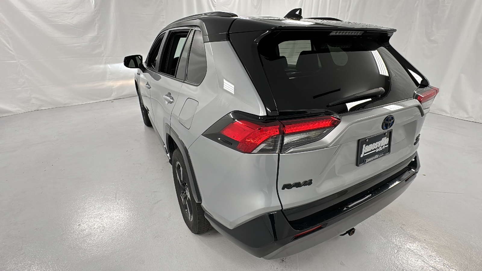 2019 Toyota RAV4 Hybrid XSE 5