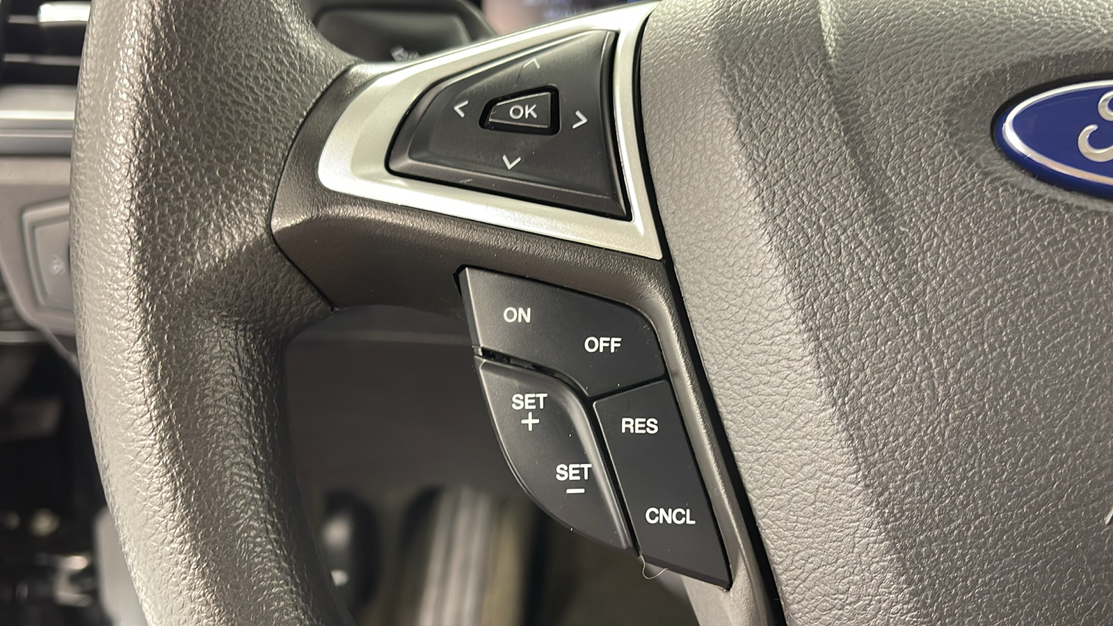 2016 Ford Fusion Hybrid SE 19