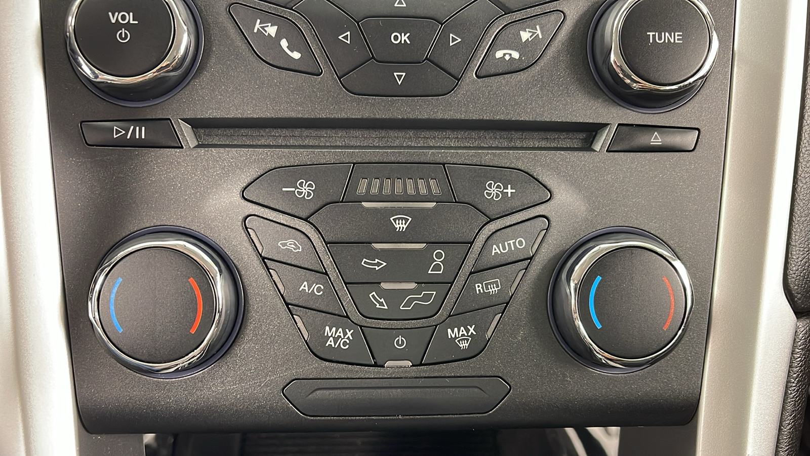 2016 Ford Fusion Hybrid SE 24