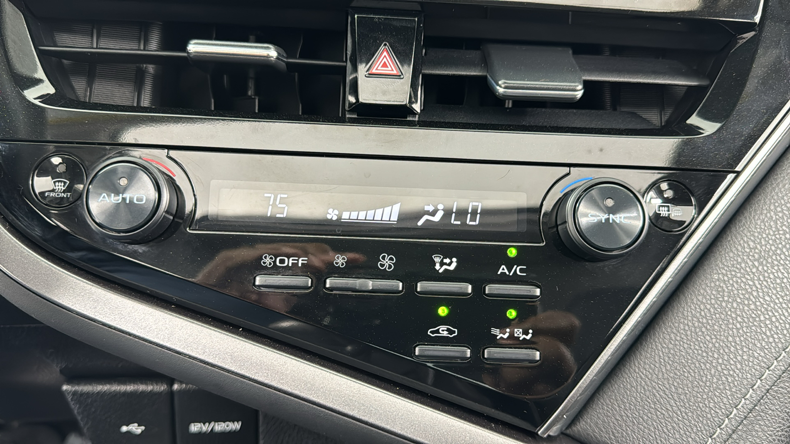 2023 Toyota Camry Hybrid SE 24