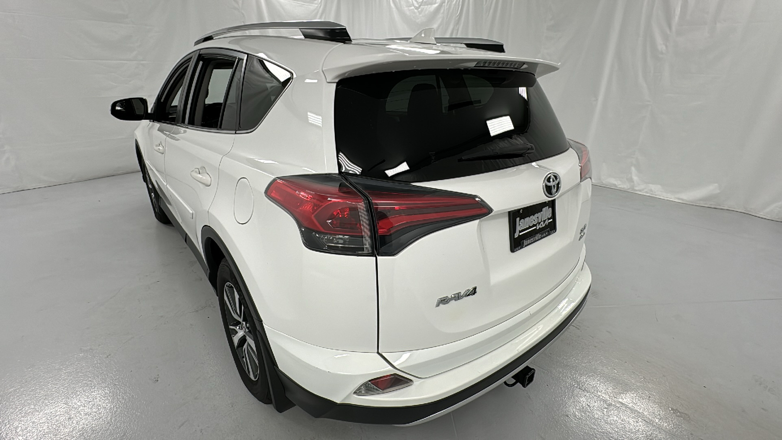 2016 Toyota RAV4 XLE 5