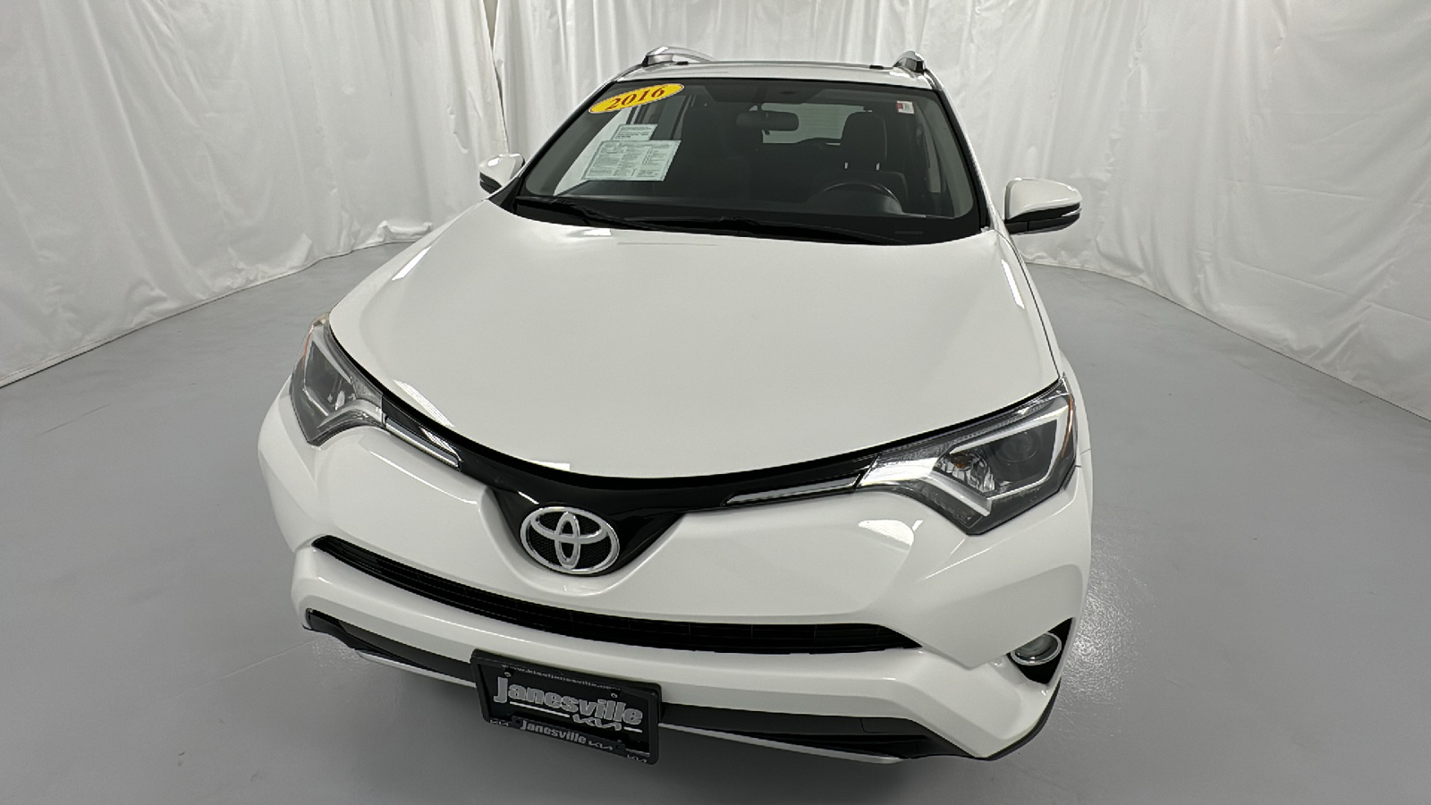 2016 Toyota RAV4 XLE 8