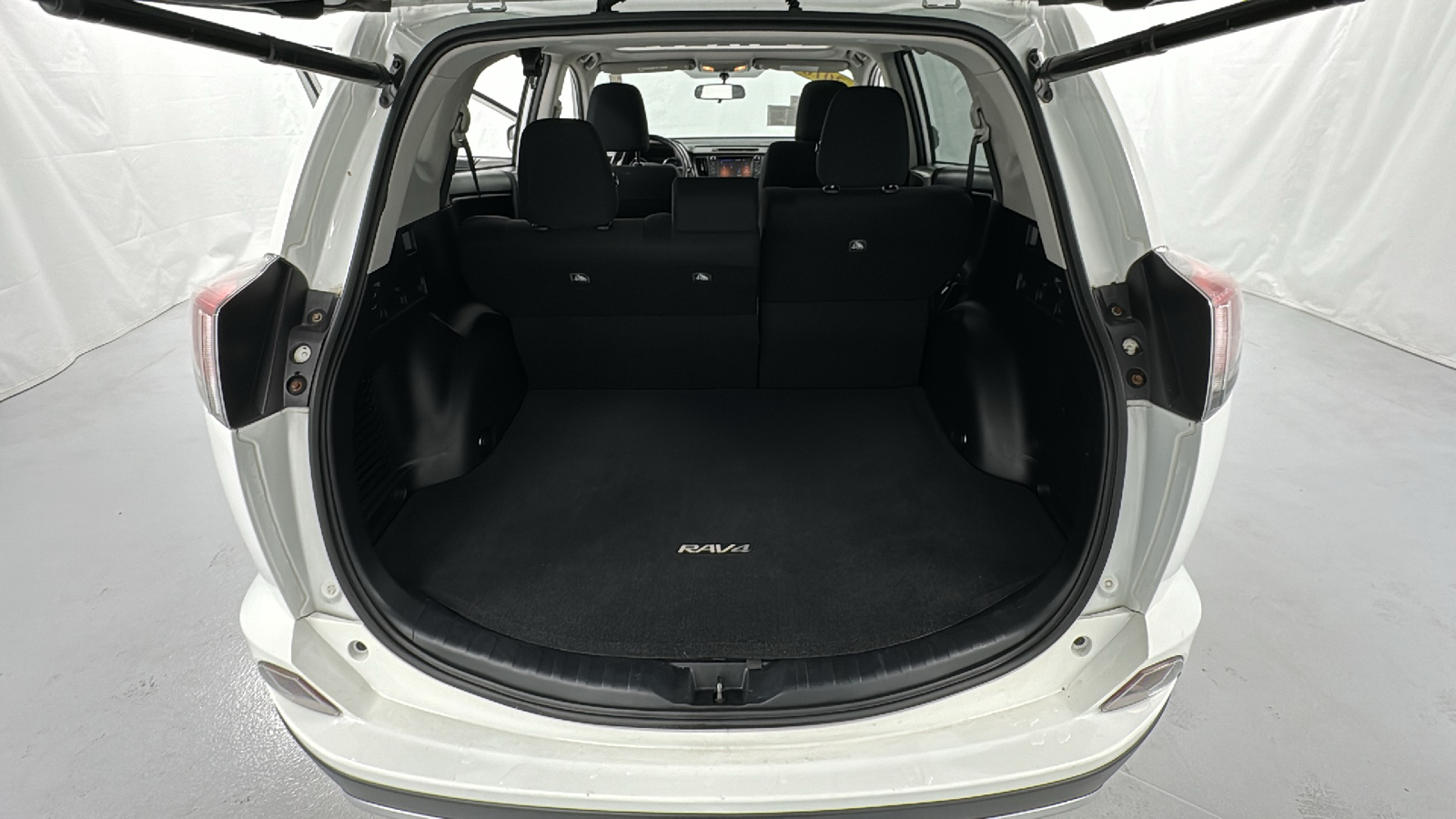 2016 Toyota RAV4 XLE 15