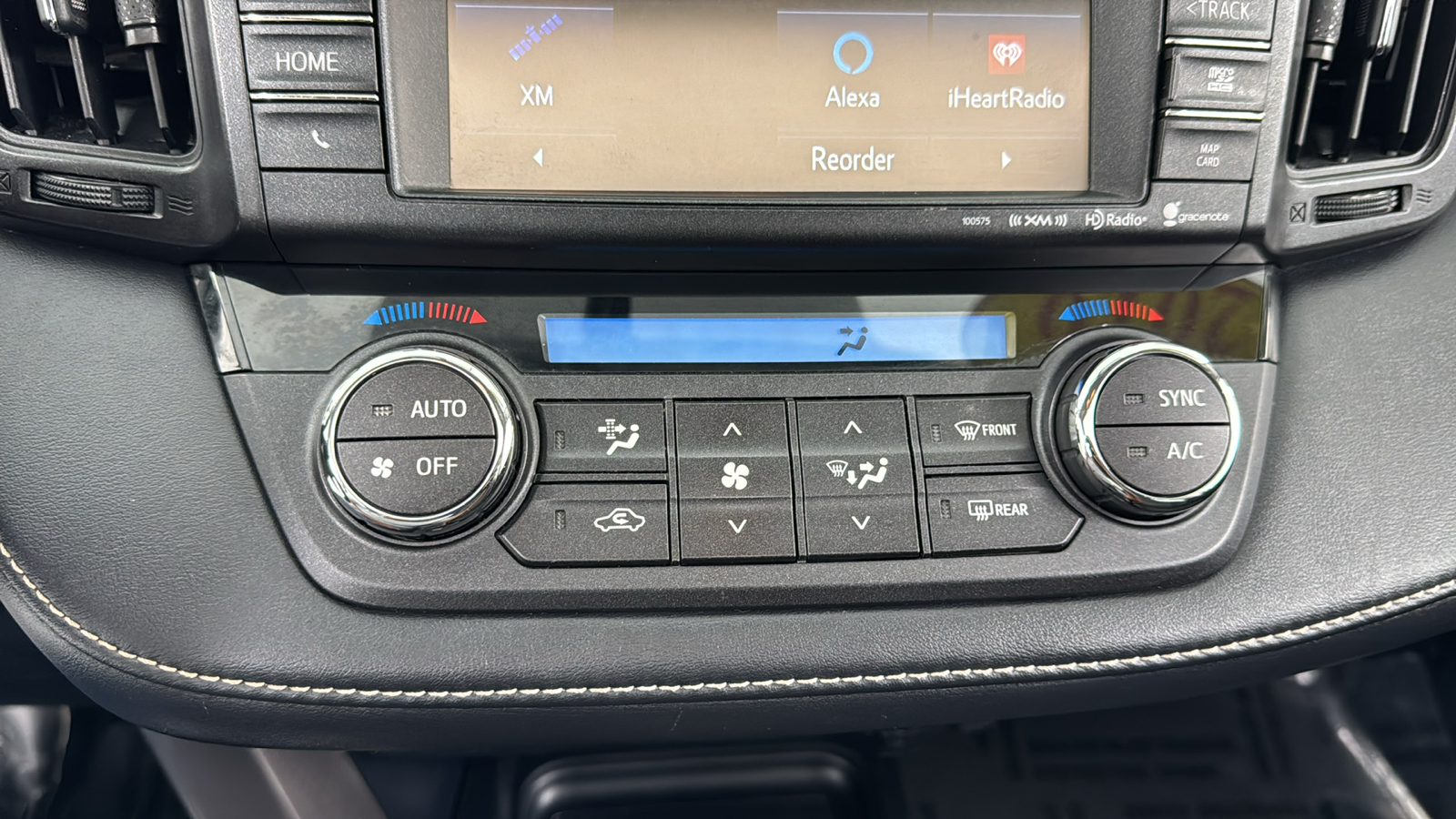 2016 Toyota RAV4 XLE 27