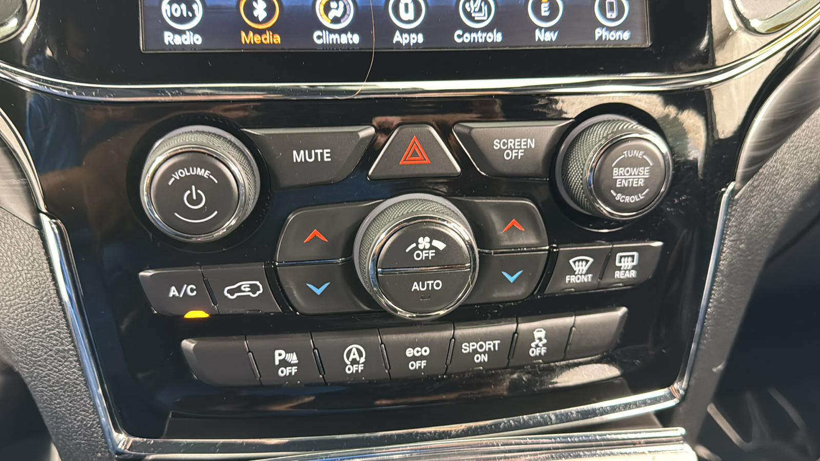 2019 Jeep Grand Cherokee Altitude 27