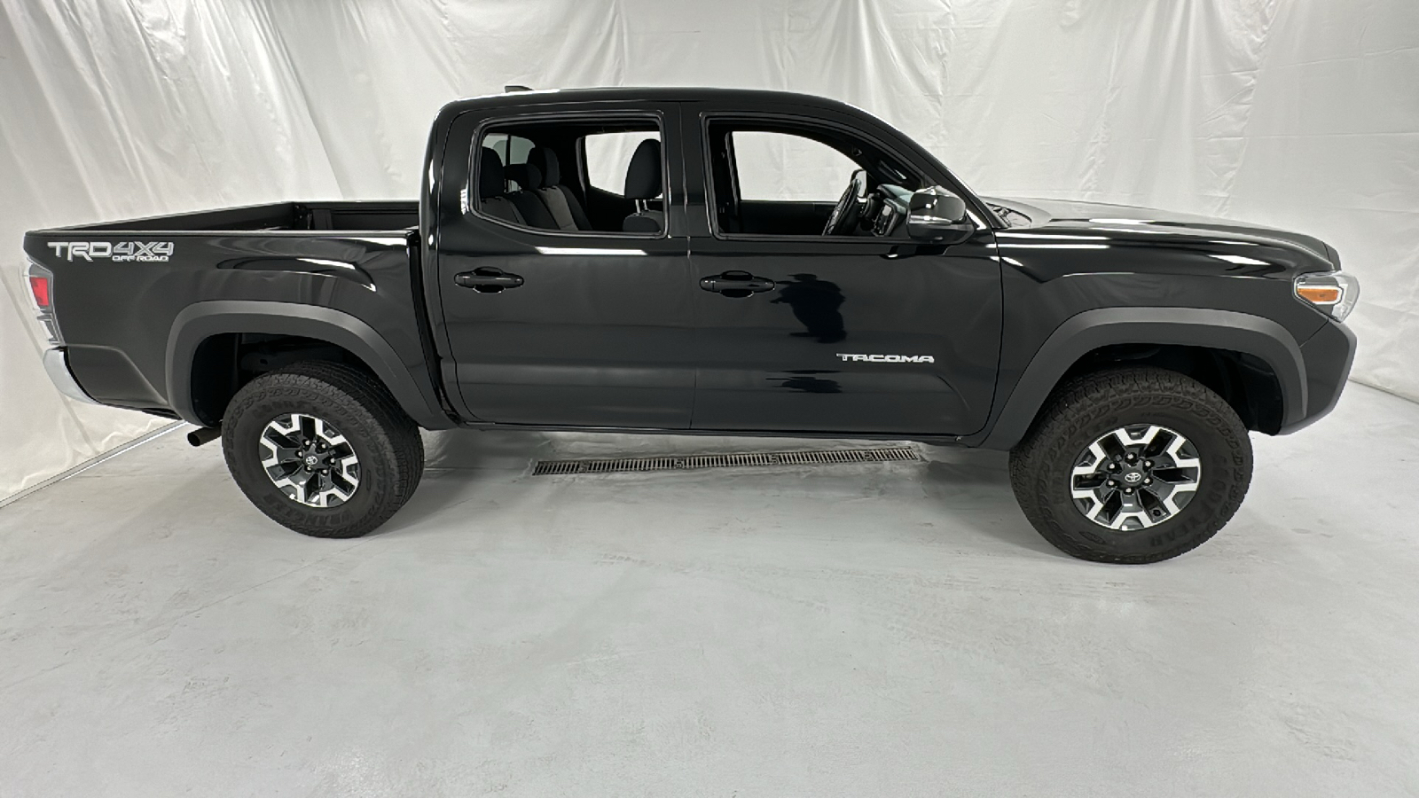 2023 Toyota Tacoma TRD Off-Road 2