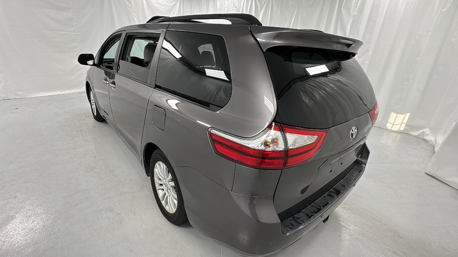 2015 Toyota Sienna XLE 5