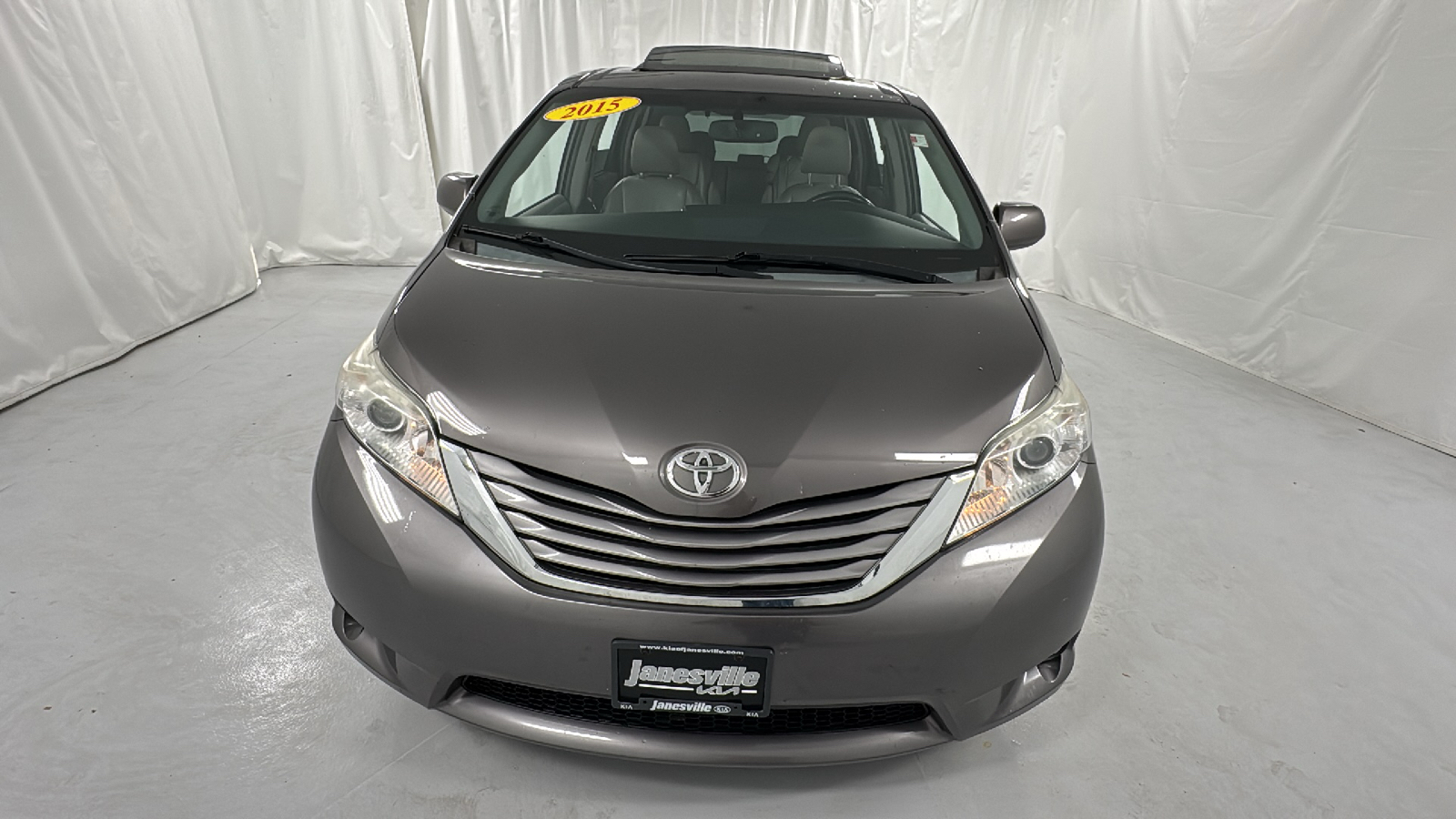 2015 Toyota Sienna XLE 8