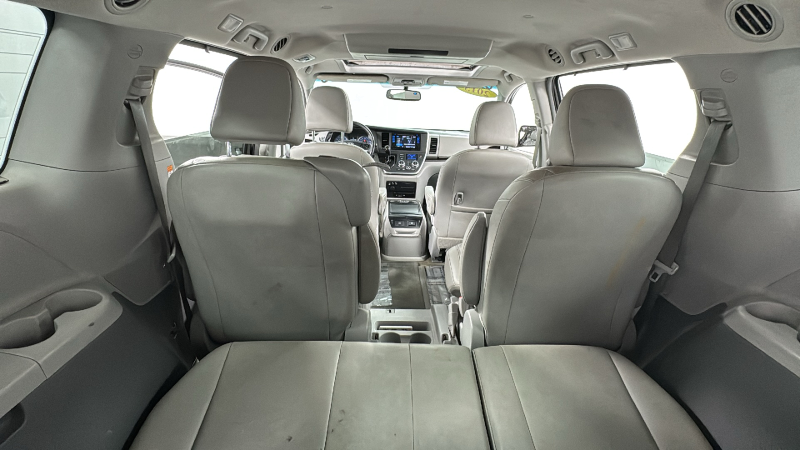 2015 Toyota Sienna XLE 19