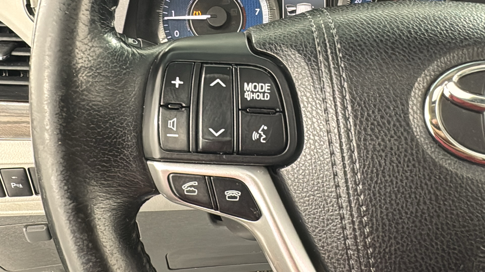 2015 Toyota Sienna XLE 23