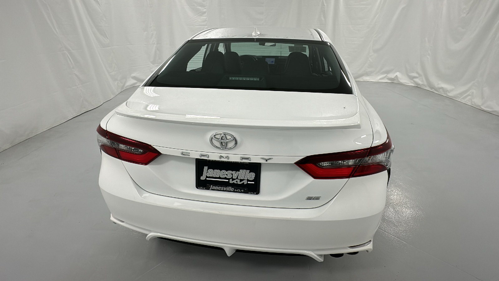 2022 Toyota Camry SE 4