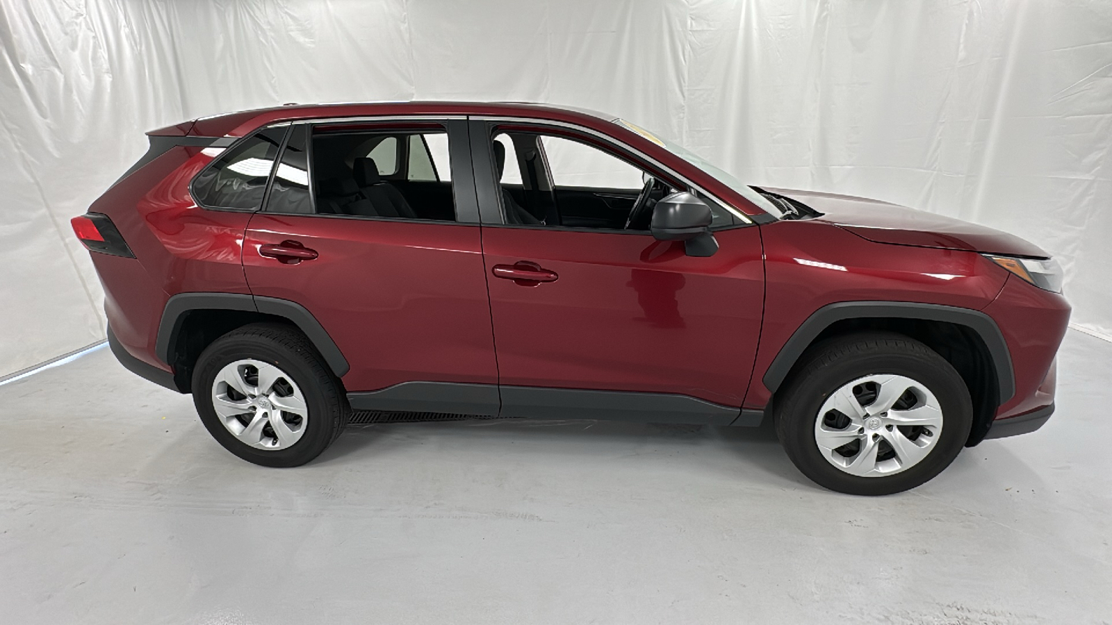 2023 Toyota RAV4 LE 2