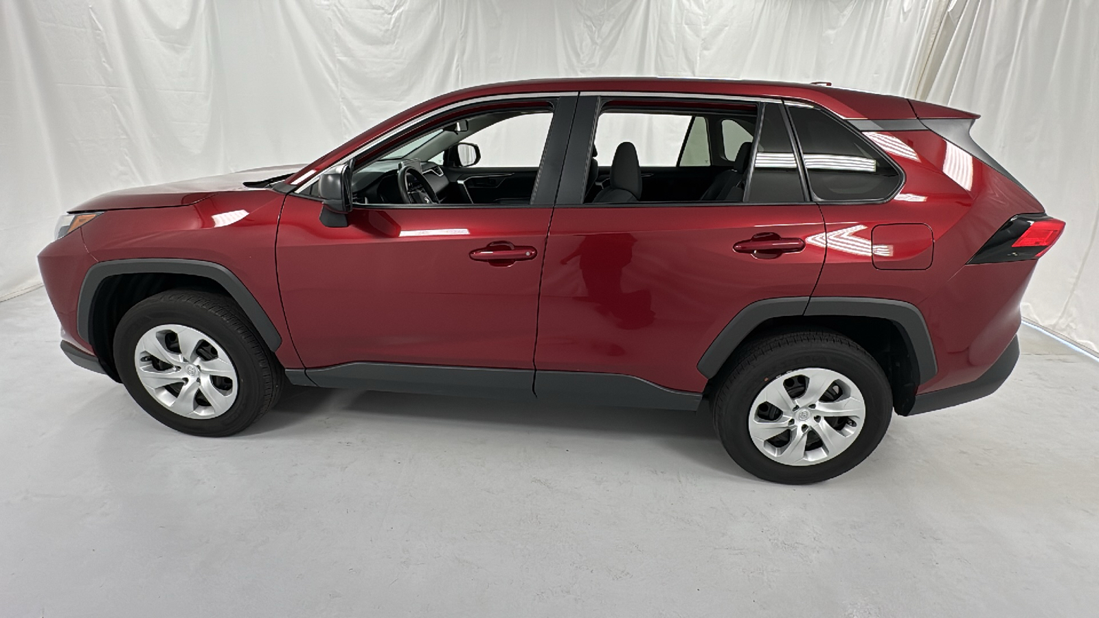 2023 Toyota RAV4 LE 6