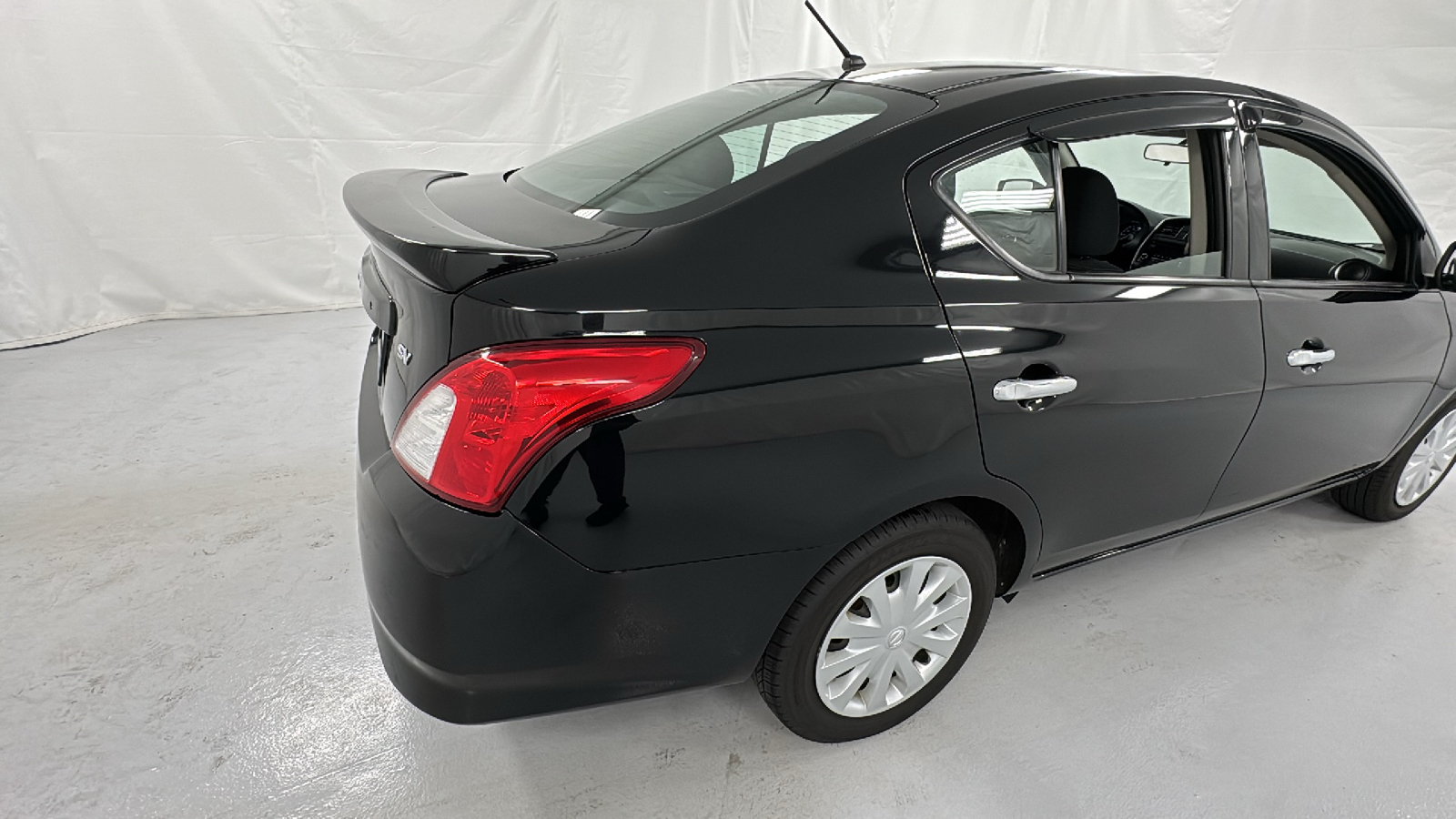 2018 Nissan Versa 1.6 SV 3