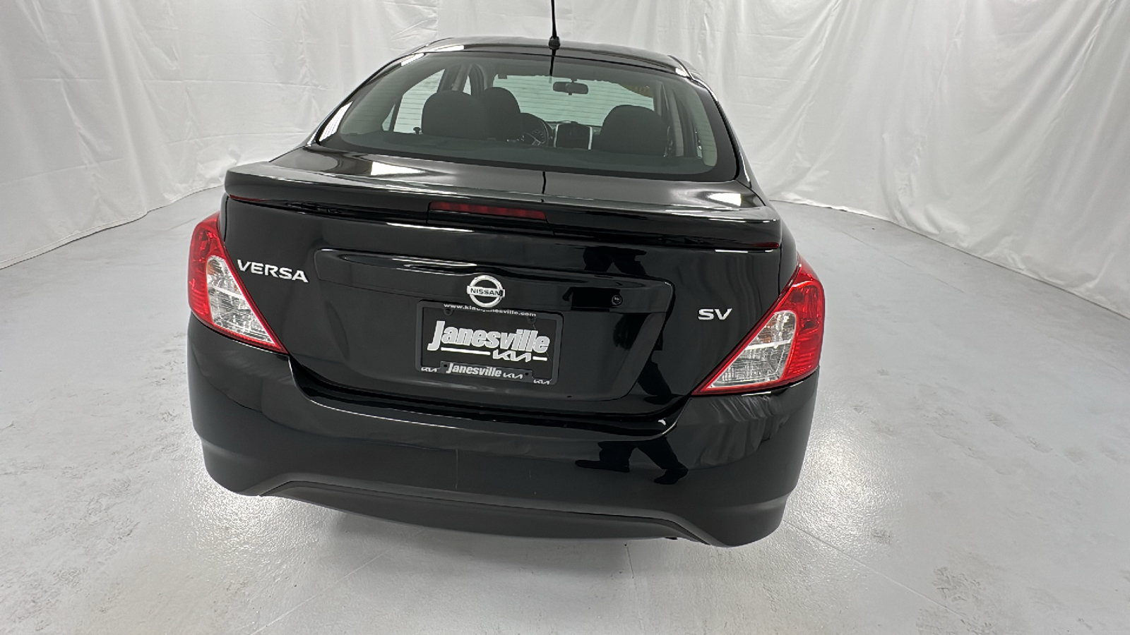 2018 Nissan Versa 1.6 SV 4