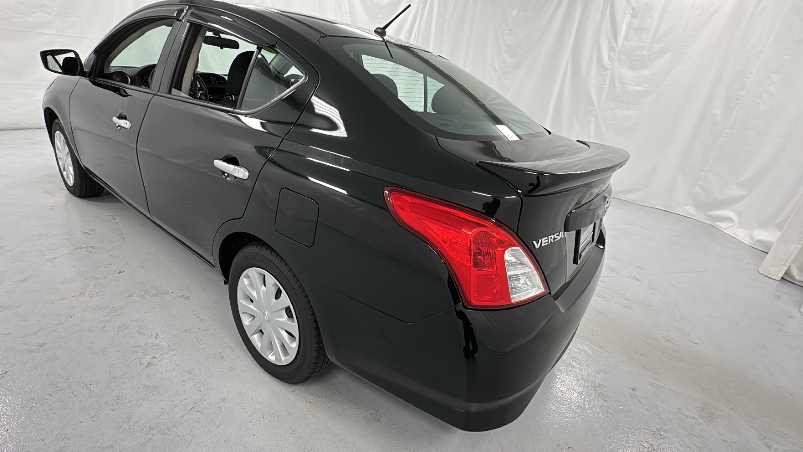 2018 Nissan Versa 1.6 SV 5