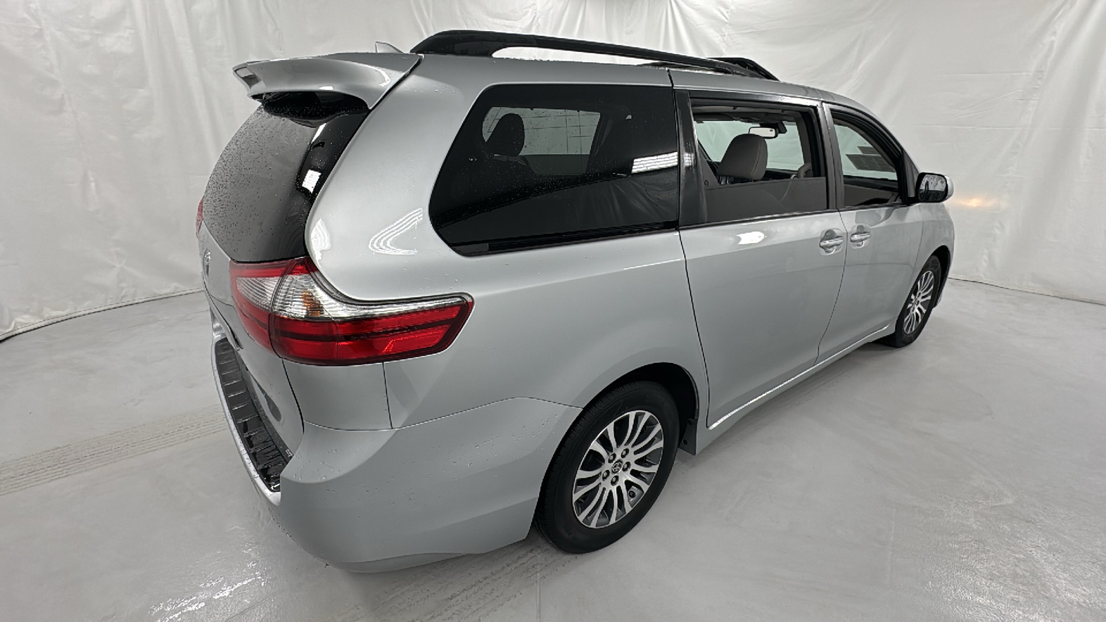 2020 Toyota Sienna XLE Premium 3