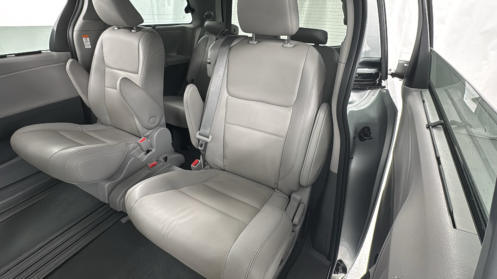 2020 Toyota Sienna XLE Premium 12