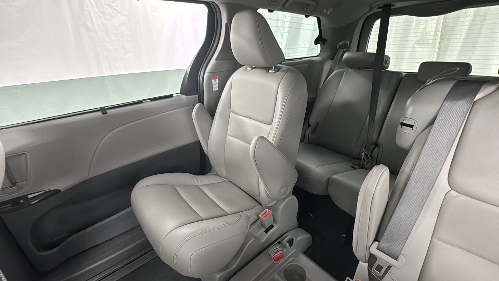 2020 Toyota Sienna XLE Premium 14