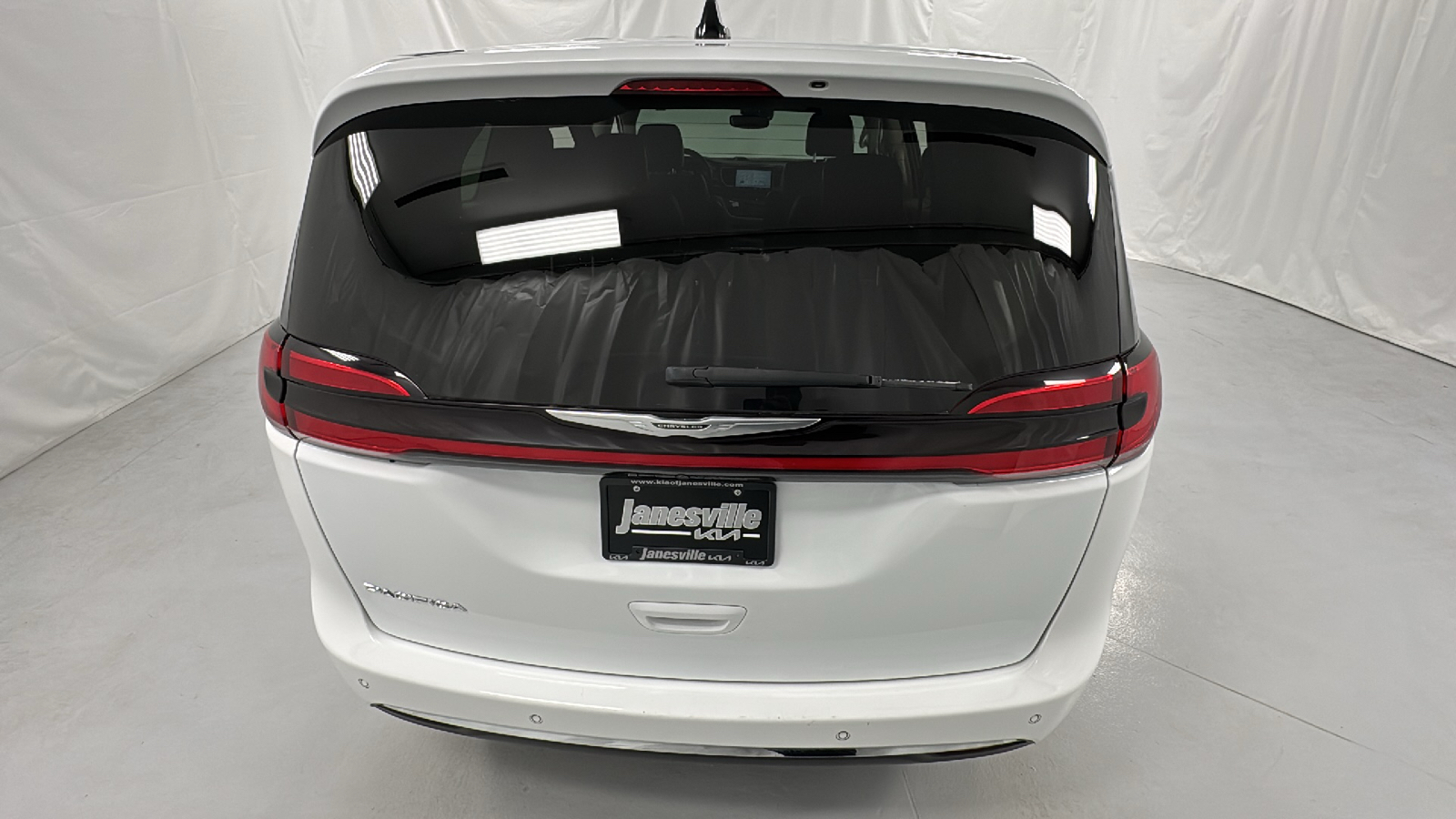 2023 Chrysler Pacifica Touring L 4