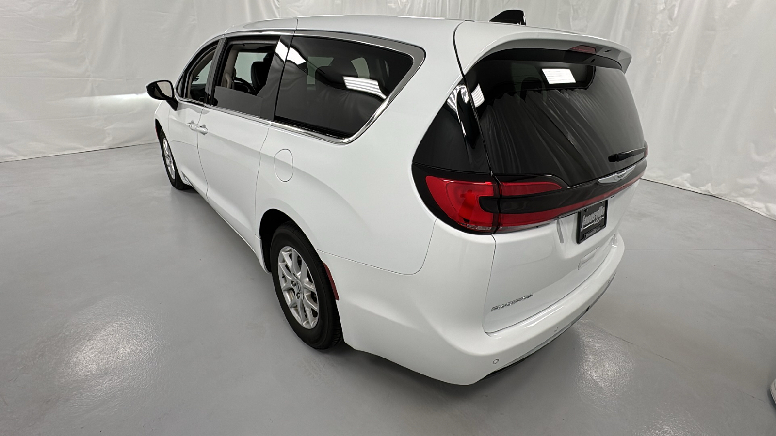 2023 Chrysler Pacifica Touring L 5