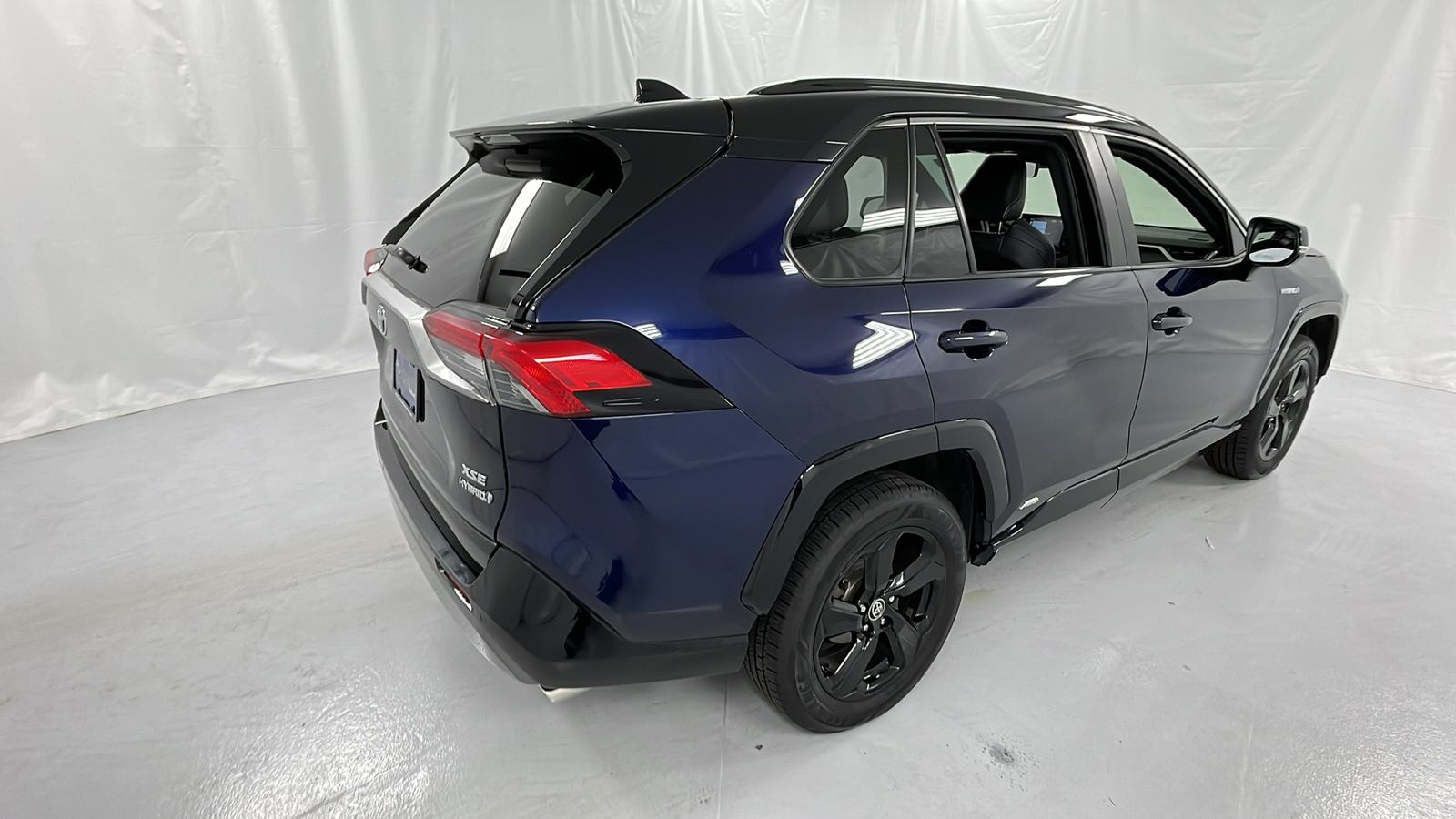 2020 Toyota RAV4 Hybrid XSE 3