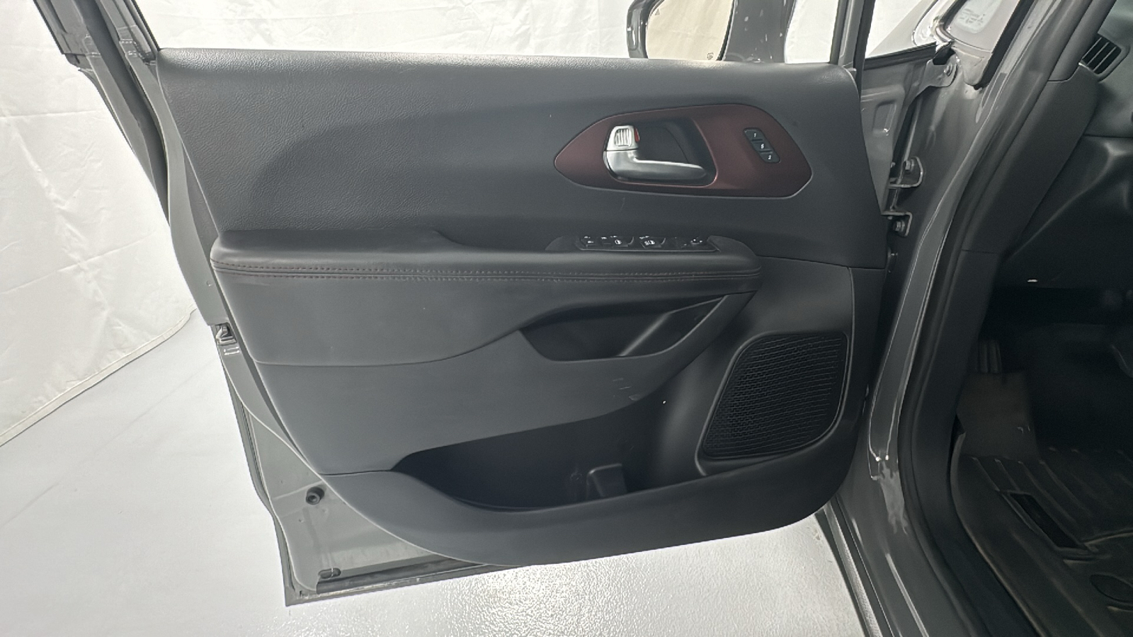 2020 Chrysler Pacifica Touring L 20