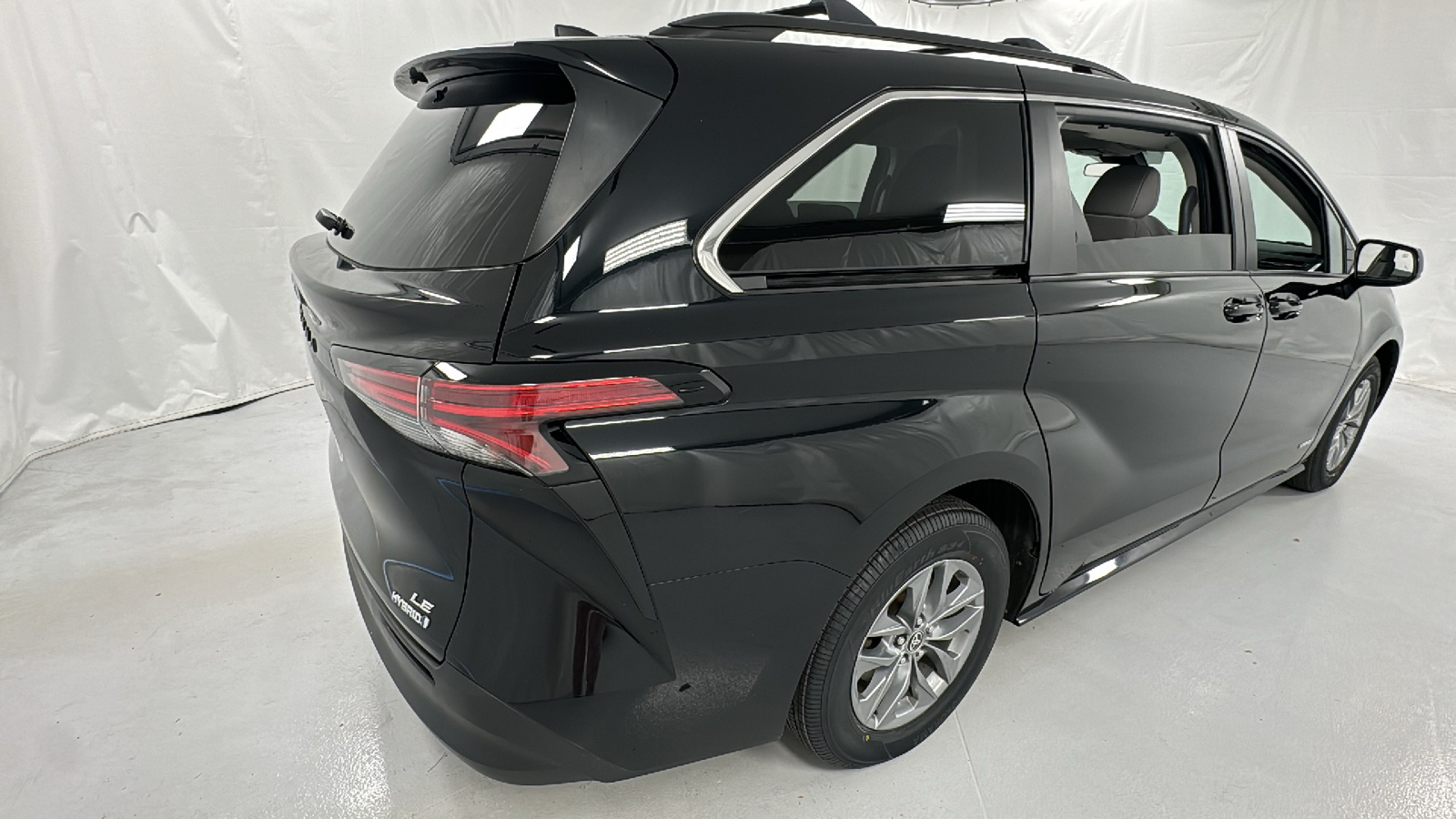 2021 Toyota Sienna LE 3