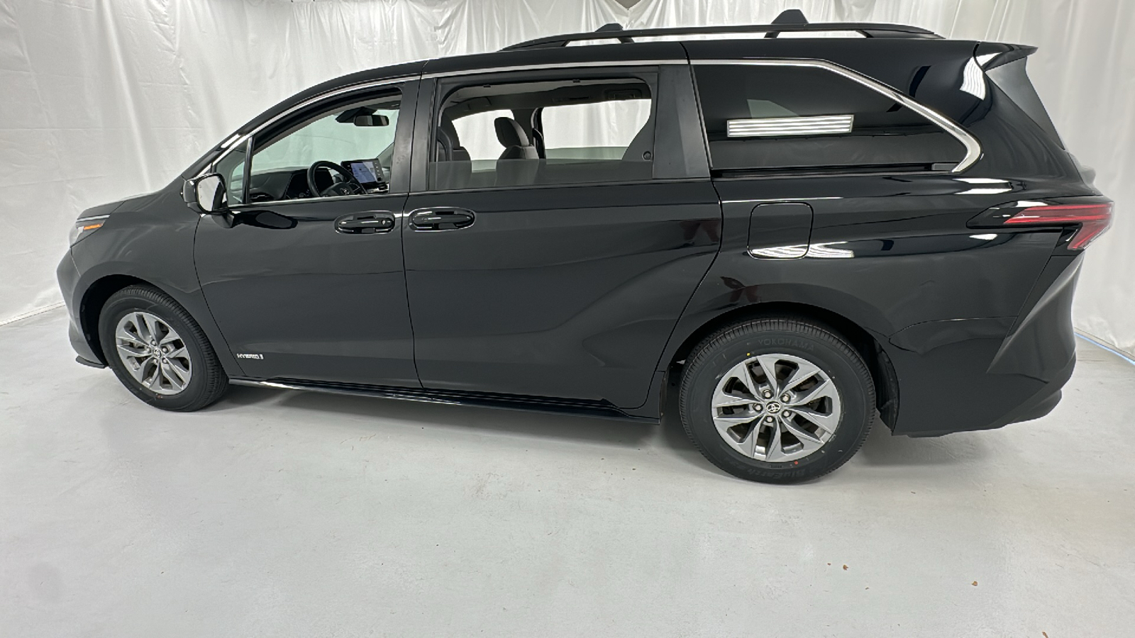 2021 Toyota Sienna LE 6