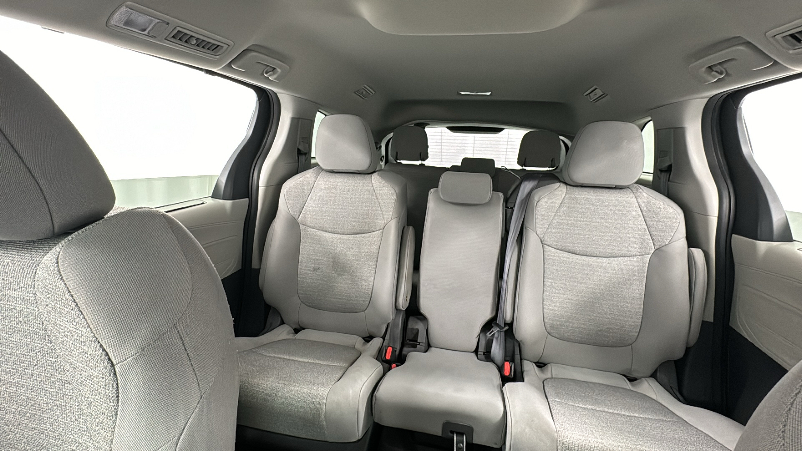 2021 Toyota Sienna LE 20