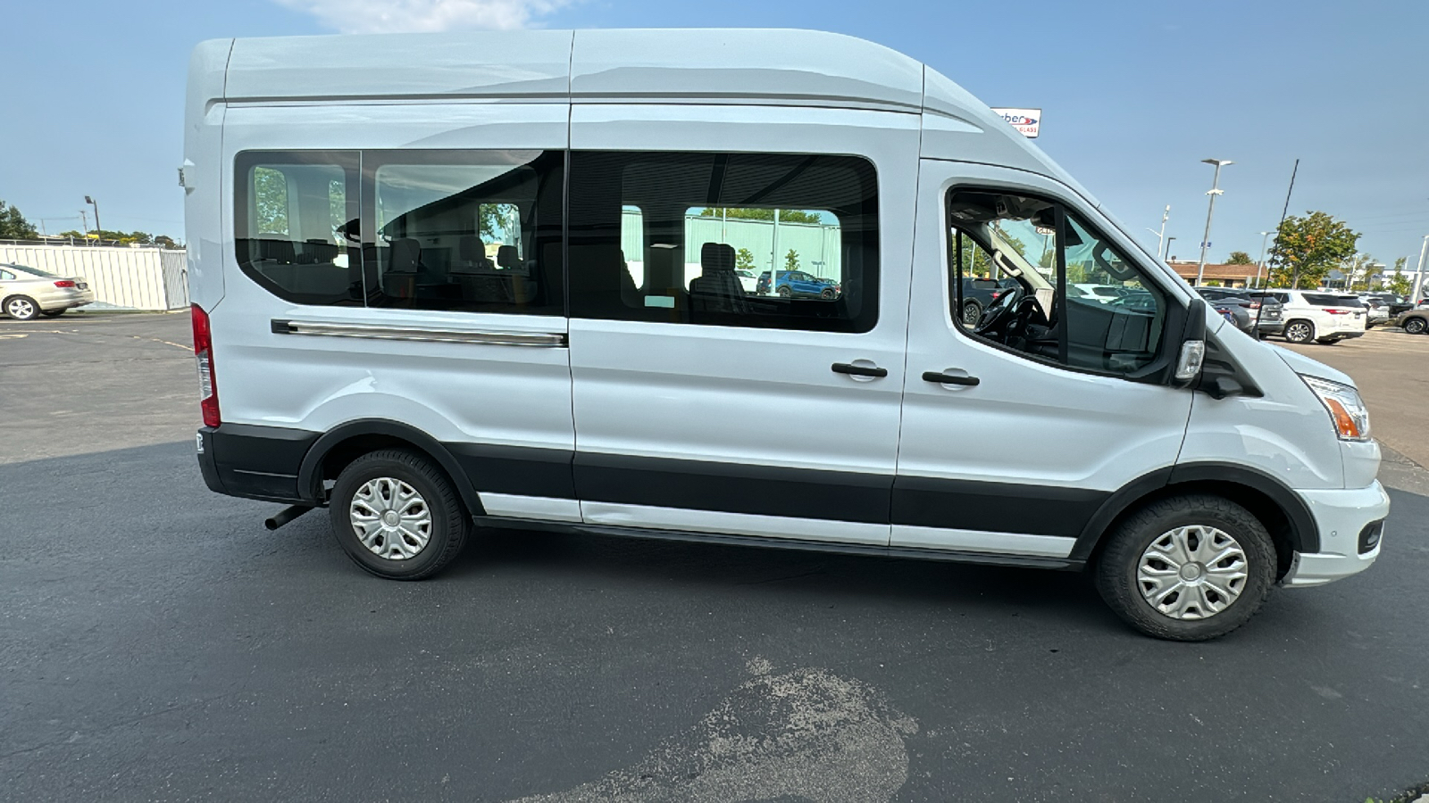 2022 Ford Transit-350 XLT 2