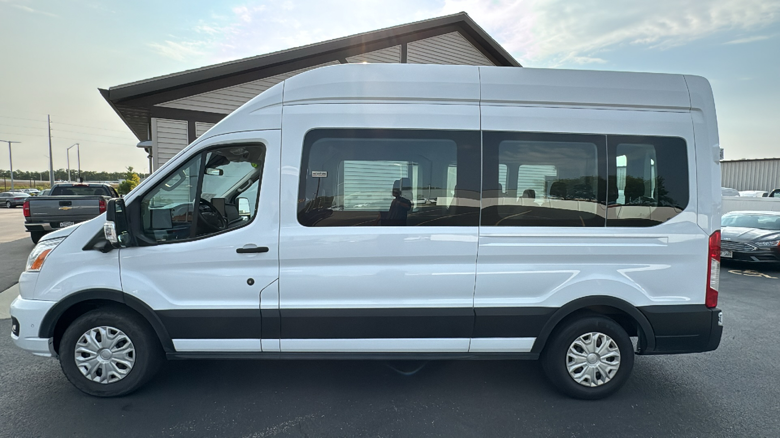 2022 Ford Transit-350 XLT 6