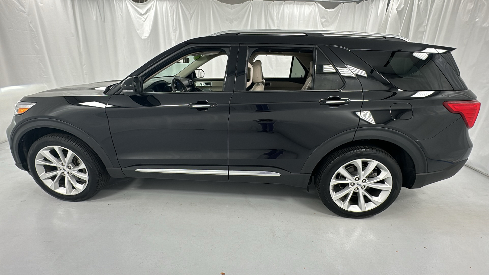 2023 Ford Explorer Platinum 6