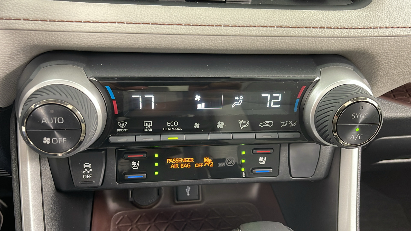 2022 Toyota RAV4 Limited 28