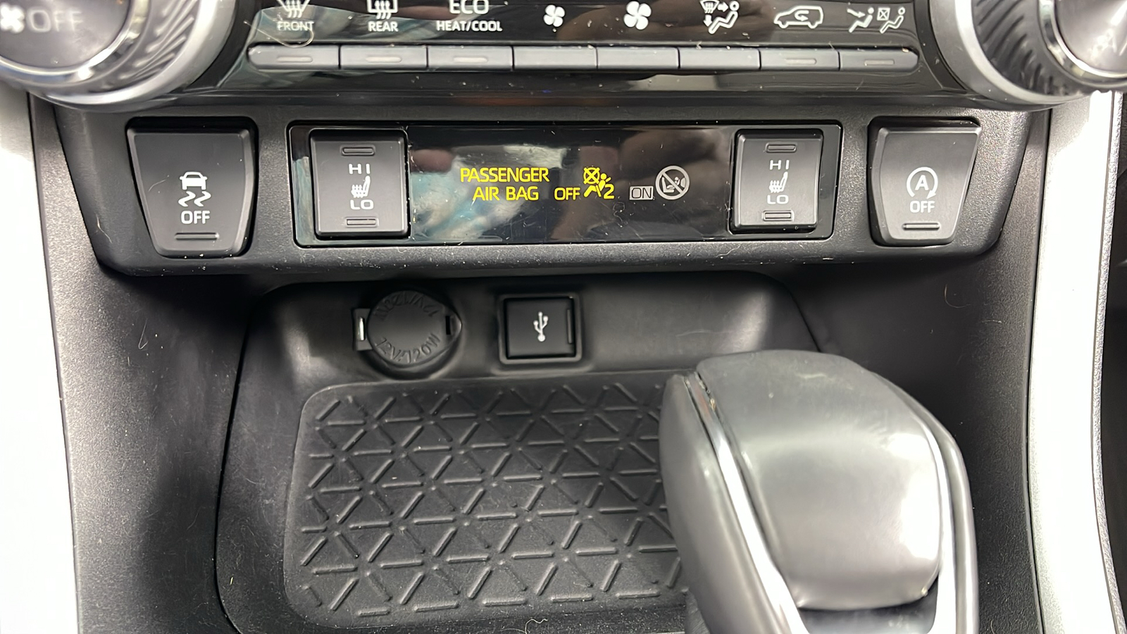 2020 Toyota RAV4 XLE Premium 29