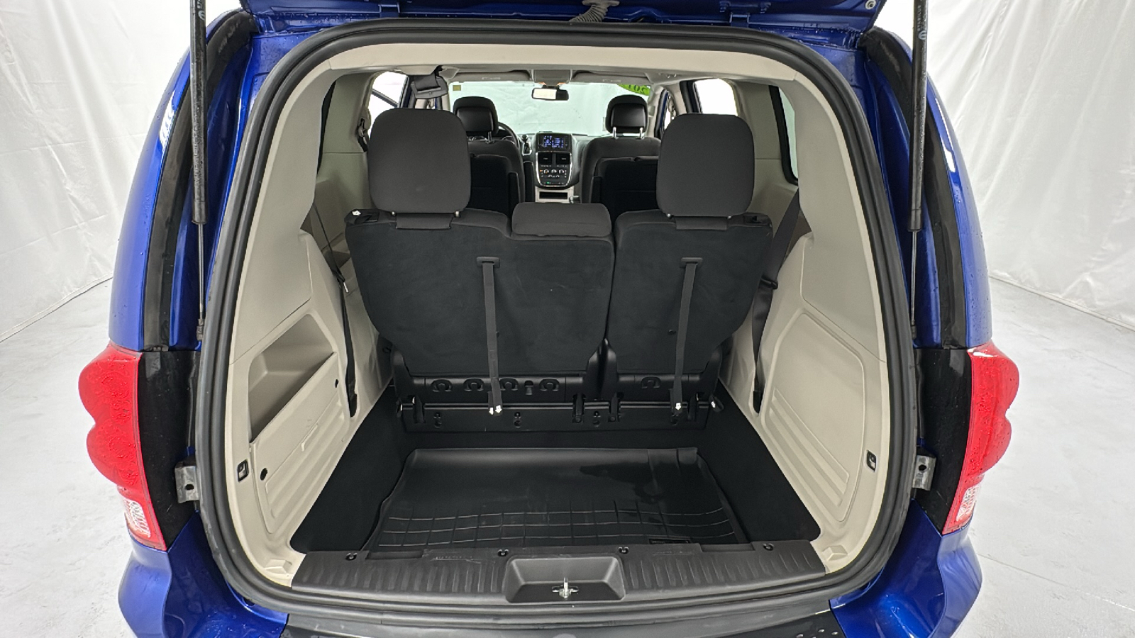 2019 Dodge Grand Caravan SE 16