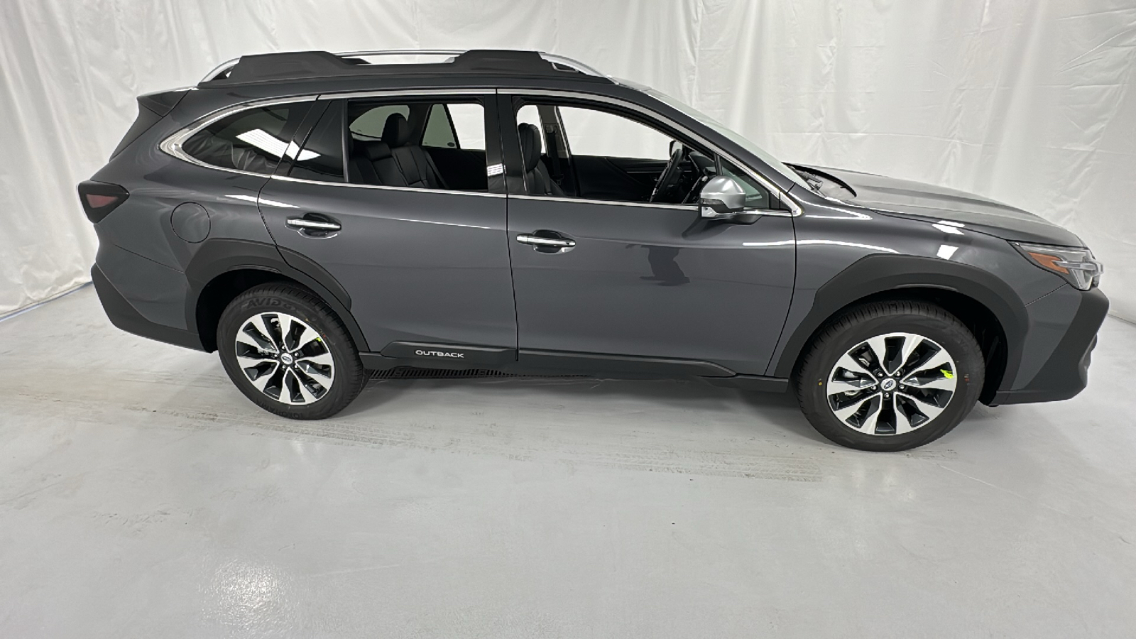 2025 Subaru Outback Touring XT 2